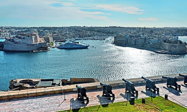 Vallettas Upper Barrakka Gardens bieten einen grandiosen Blick auf den 15 Kilometer langen Hafen. Photo: CIM/C.Boergen