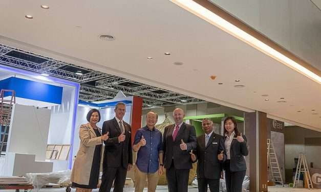 The Kuala Lumpur Convention Centre’s General Manager, Alan Pryor (2nd from left) and senior management team giving the brand-new 11,000 sqm expansion a big thumbs up with the Organiser of ARCHIDEX, President, C.I.S Network Sdn Bhd, Dato’ Vincent Lim (3rd from left) in the foyer area outside Hall 6, which is one of three multi-purpose halls in the venue’s extension, Photo: Kuala Lumpur Convention Centre