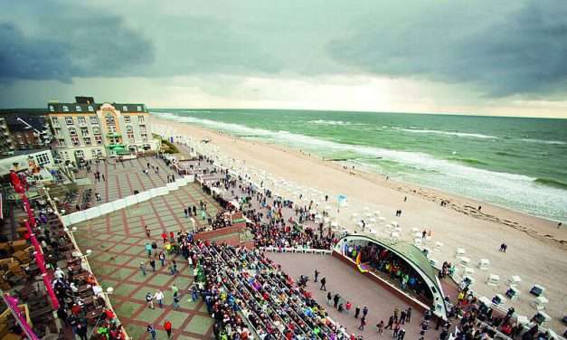 Event space with a view in front of Congress Centre Sylt. Photo: HOCH ZWEI AIR MANICS
