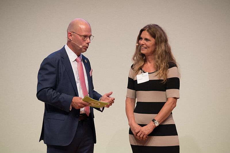 RNE-Generalsekretär Günther Bachmann, Sarah Wiener, Foto: Ralf Rühmeier, © Rat für Nachhaltige Entwicklung (RNE)