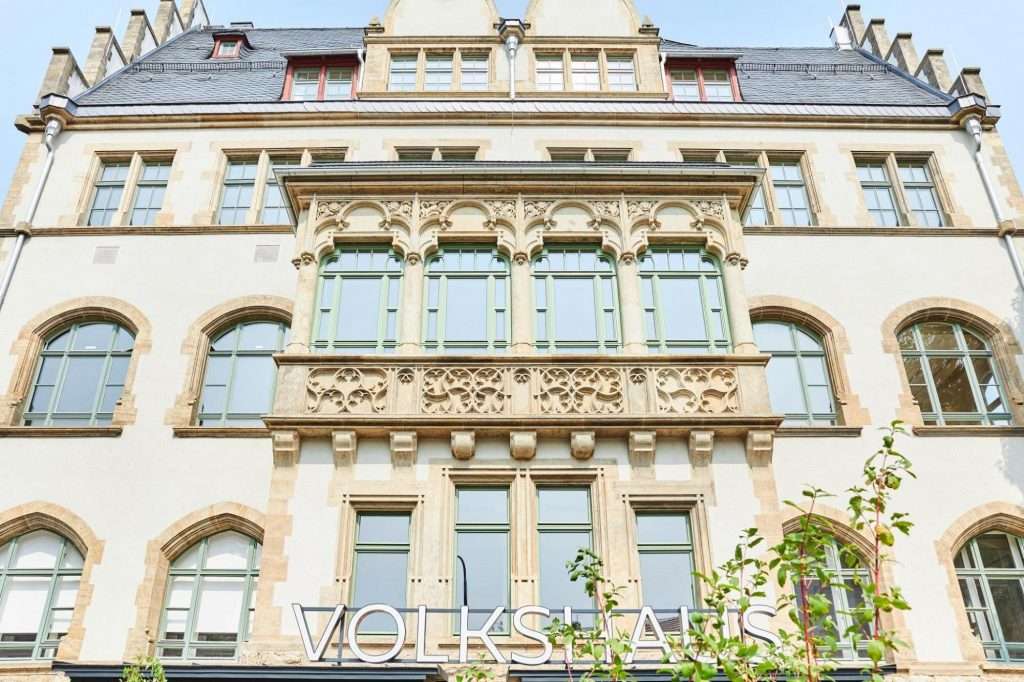 Volkshaus Jena_Detail Fassade©JenaKultur_Foto_ Karoline Krampitz
