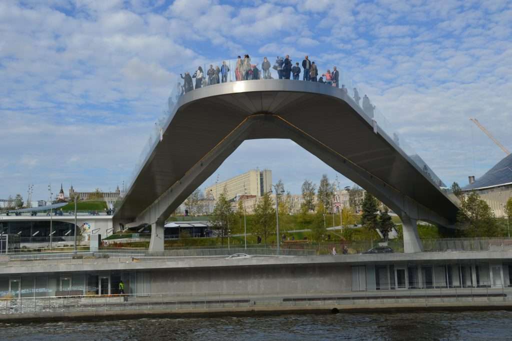 08_Schwebende_Bruecke_Sarjadje_Park_Moskau_CB