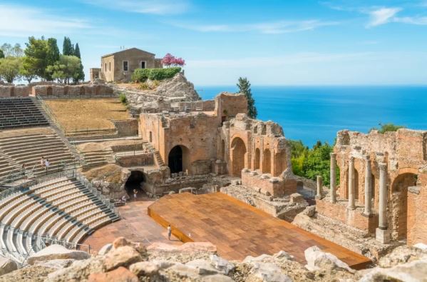 Sicily_Ancient-theatre-of-Taormina-Foto-Archivio-Regione-Siciliana