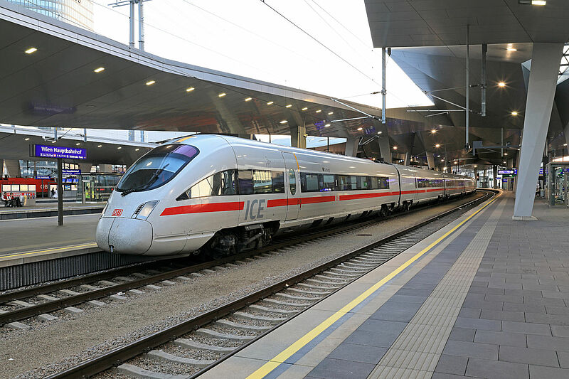 ICE im Wiener Hauptbahnhof – grenzüberschreitende Zugreisen legen zu. Foto: Deutsche Bahn