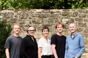 2bdifferent baut Partnernetzwerk aus