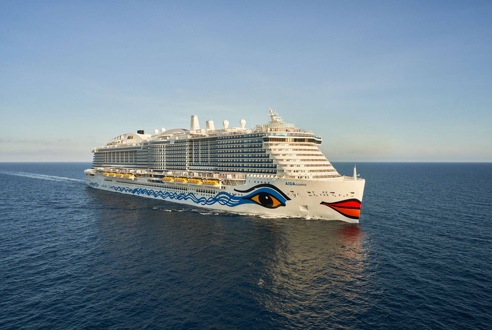 Kreuzfahrtschiff auf dem Meer