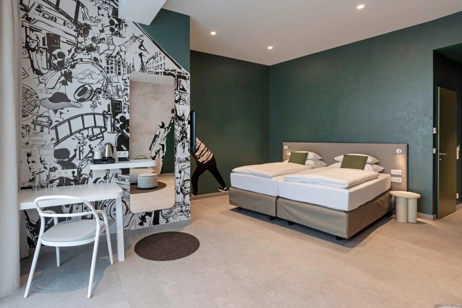 Hotelzimmer mit Graffiti-Kunst