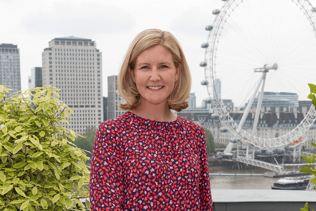 Charlotte Weatherall Porträt mit London Eye im Hintergrund